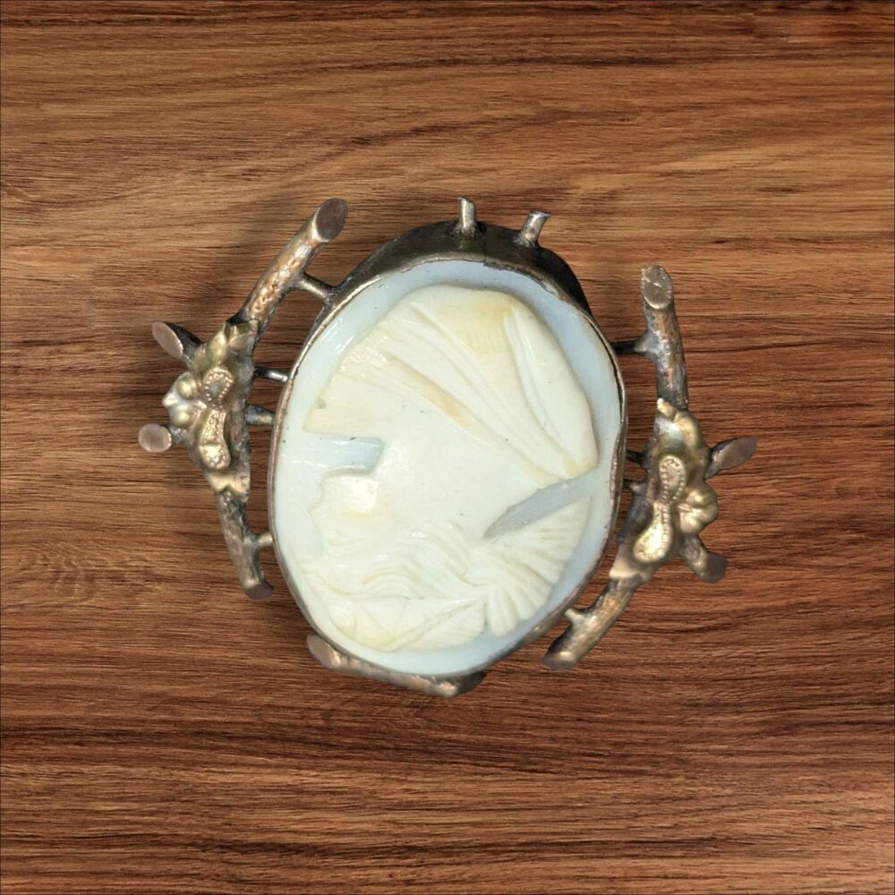 Antique Cameo Brooch Oval Profile Floral‎ Frame Design  Elegant Estate